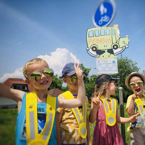 Le bus qui marche, cap sur l’école avec le Pedibus!